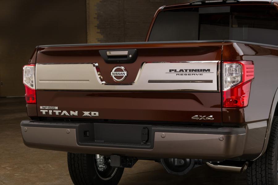 Детали экстерьера Nissan Titan Crew Cab XD Platinum Reserve 2015 года  (фото 18 из 33)